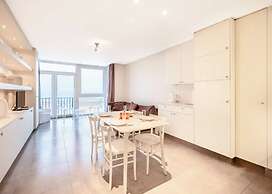 Apartment on the Coast With Beach Access