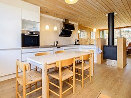 6 Person Holiday Home in Vaeggerlose