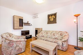 Comfortable Apartment With Terrace and Garden