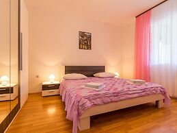 Comfortable Apartment With Terrace and Garden