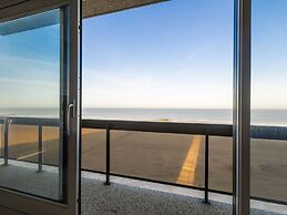 Apartment on the Seventh Floor With sea View