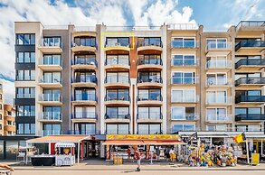 Apartment by Zeedijk With Sea View