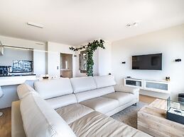 Apartment by Zeedijk With Sea View