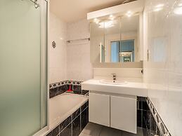 Apartment by Zeedijk With Sea View