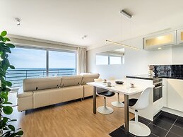 Apartment by Zeedijk With Sea View
