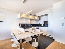 Apartment by Zeedijk With Sea View