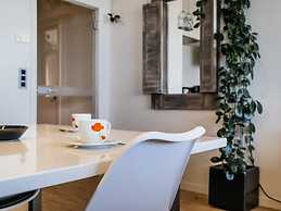 Apartment by Zeedijk With Sea View