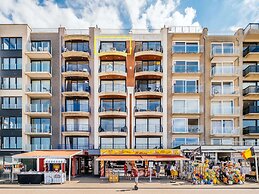 Apartment by Zeedijk With Sea View