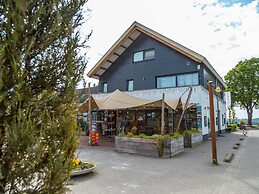 Atmospheric Chalet With Dishwasher