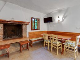 Villa in Torri With Pool & Mountain Views