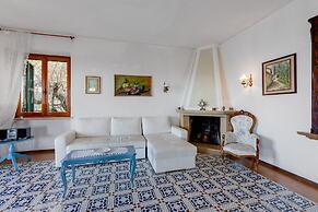 Villa in Torri With Pool & Mountain Views
