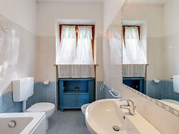 Villa in Torri With Pool & Mountain Views