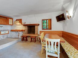 Villa in Torri With Pool & Mountain Views