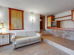 Villa in Torri With Pool & Mountain Views