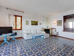 Villa in Torri With Pool & Mountain Views