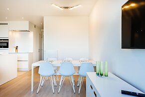 Apartment on Zeedijk With Stunning Sea View