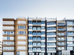 Apartment on Zeedijk With Stunning Sea View