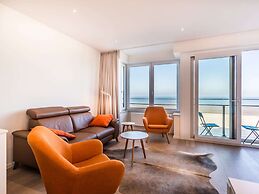 Apartment on Zeedijk With Stunning Sea View