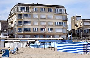 Chic Sea-view Apartment