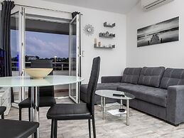Apartment Mia - Two Bedroom Apartment With Balcony