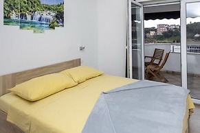 Apartment Mia - Two Bedroom Apartment With Balcony