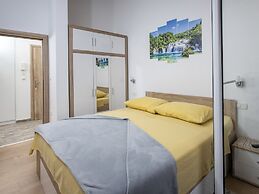 Apartment Mia - Two Bedroom Apartment With Balcony