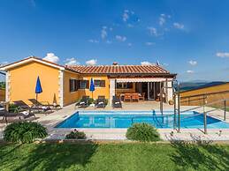 Villa Nataly met Zwembad