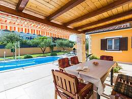 Villa Nataly met Zwembad