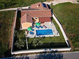 Villa Nataly met Zwembad