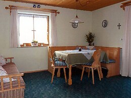 Hirschbichler Modern Retreat