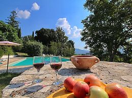 Raffinee Farmhouse With Pool Views