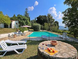 Raffinee Farmhouse With Pool Views