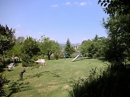 Raffinee Farmhouse With Pool Views