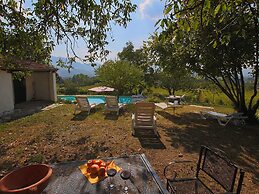 Raffinee Farmhouse With Pool Views