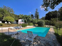 Raffinee Farmhouse With Pool Views