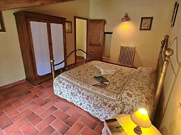 Raffinee Farmhouse With Pool Views