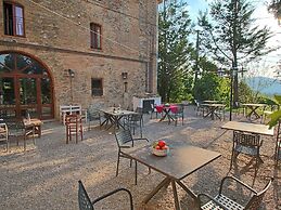 Raffinee Farmhouse With Pool Views