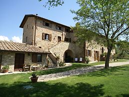 Apartment in Montone With Pool & Garden