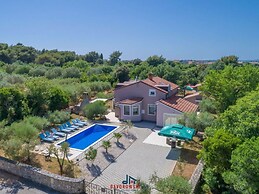 Sunshine Comfortable Holiday Residence