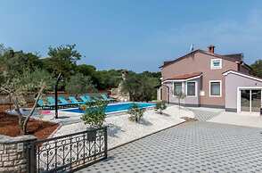 Sunshine Comfortable Holiday Residence