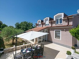 Sunshine Comfortable Holiday Residence