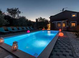 Sunshine Comfortable Holiday Residence