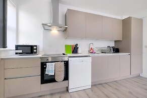 Modern 1 Bedroom Apartment - Camberley