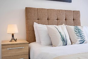 Modern 1 Bedroom Apartment - Camberley
