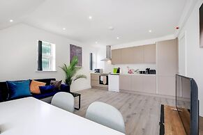 Modern 1 Bedroom Apartment - Camberley