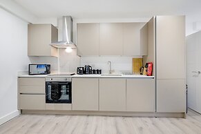 Modern 1 Bedroom Apartment - Camberley