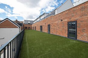 Modern 1 Bedroom Apartment - Camberley