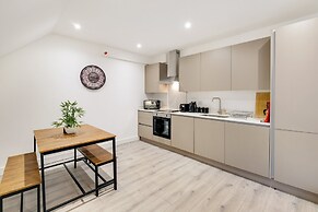 Modern 1 Bedroom Apartment - Camberley