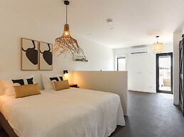 Modern Suite Near Beach