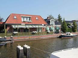 Villa by Tjeukemeer With Sauna & Whirlpool